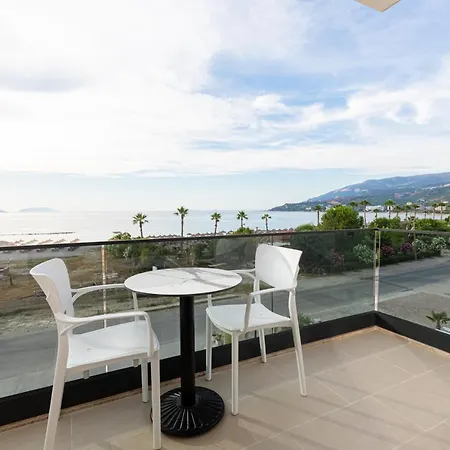 Curoj Luxury شقة Radhimë